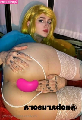 anyakitty - Guess what I’m doing right now…. 🤫🤫🤫