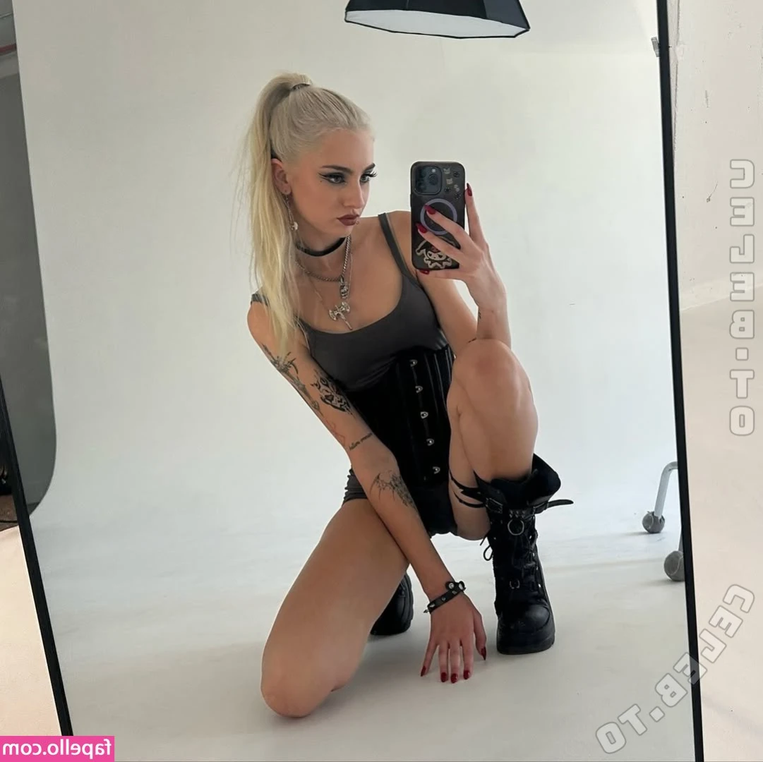 Grace Lyra [ grace-lyra ] - It's time for boobies! lol Now that my tits are bigger I need to go