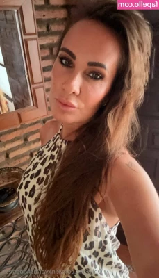 kinkybritishgoddess - feeling peachy   want a squeeze