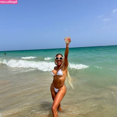 Jenn Morel [ jenn-morel ] - 🤤🤤🤤 i get to shoot with gabbie Carter next week 😍