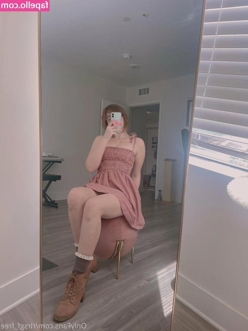 rlrsgf_free [ rlrsgf-free ] - Do you want a sexy picture ..? 😈 here it is .. I'm in the mirror
