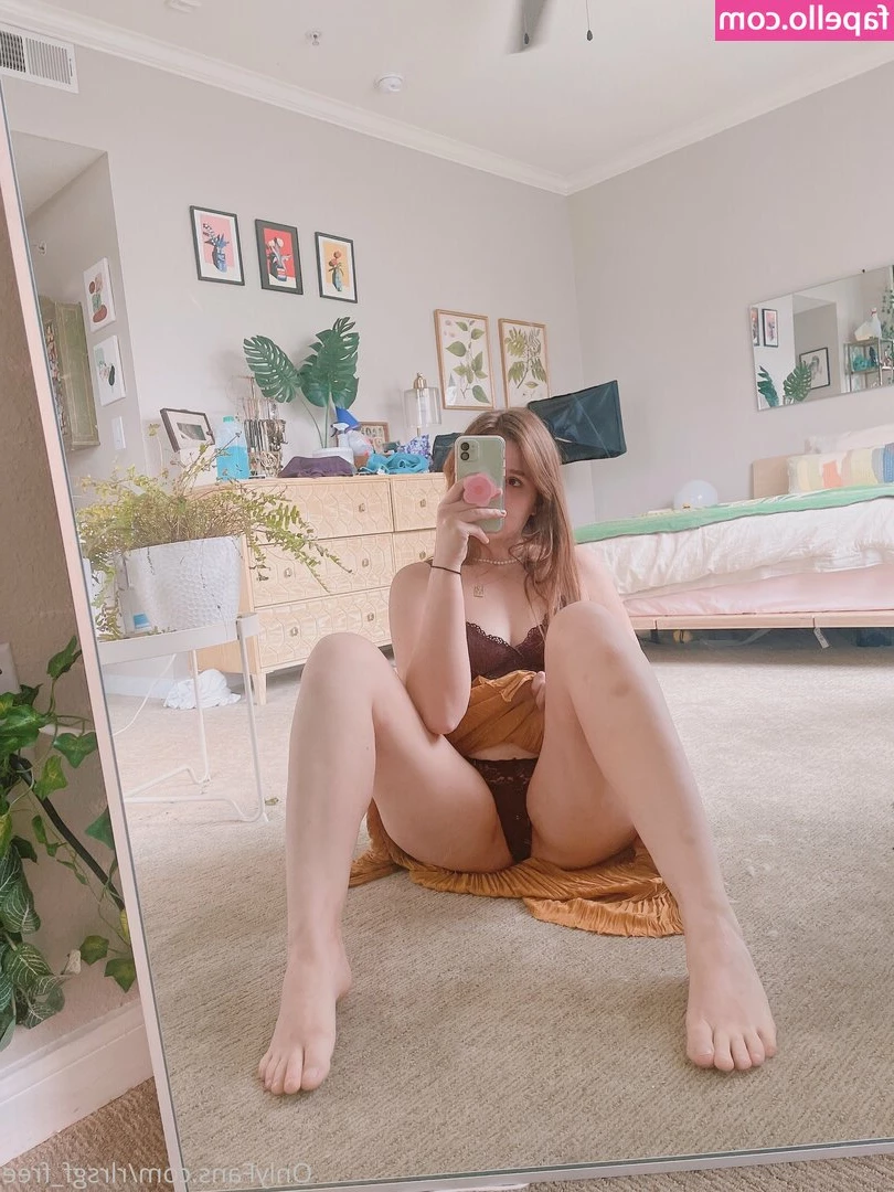 rlrsgf_free [ rlrsgf-free ] - Looking like a snack   Watch me live TONIGHT at 10 30 pm ET  I can t