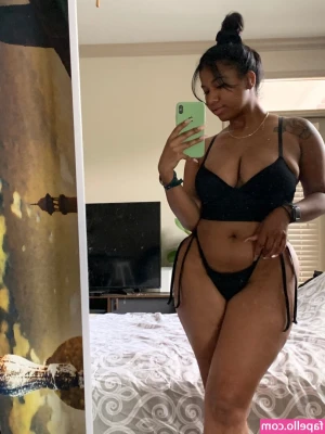 jshaunette - I honestly hate bras. I’d rather free my tits 24/7  Tip your fav