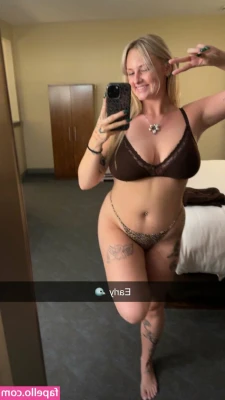 ashxjones17 - Would you like to spank me and be a rough boy with me 😈