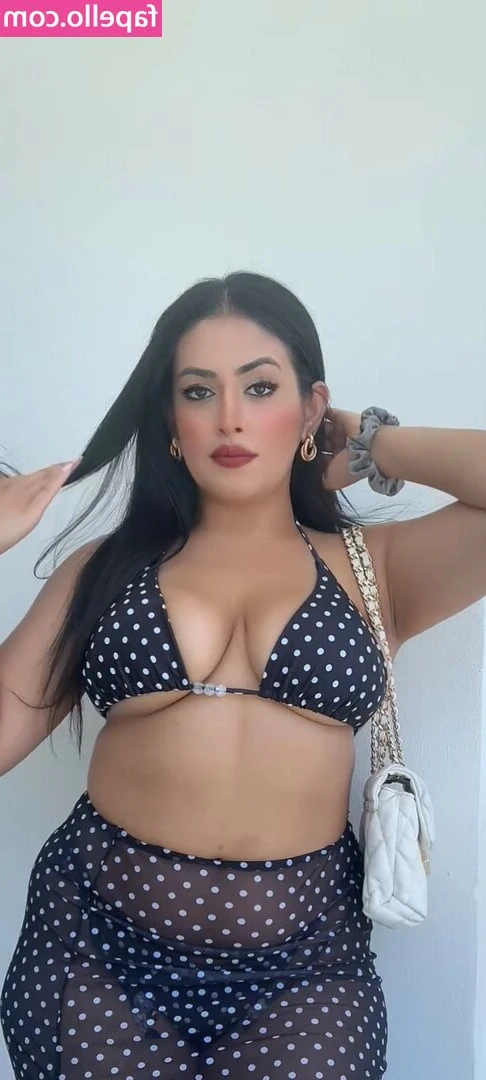 Saniya Nagpal [ saniya-nagpal ] - Hey, it's late, it's Saturday, what you doing?? 😘