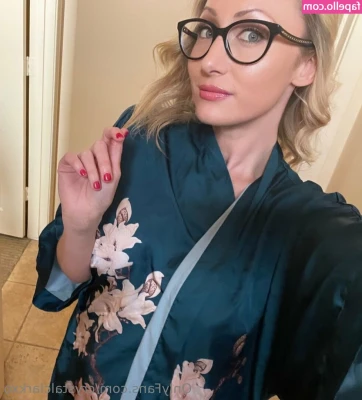 crystalclarkxo [ crystalclarkxo-6 ] - Hey guys. Another shower song coming :)