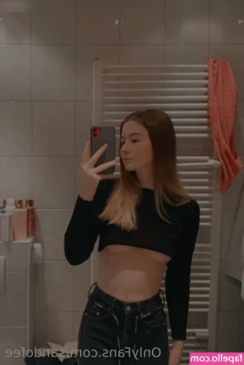 Lisa Emelie Wessel [ lisa-emelie-wessel ] - Pull my panties till they’re digging into my clit and ass pls 🥺