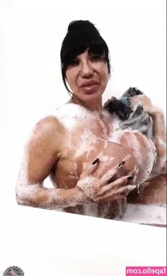 avadevine - I love my boobs