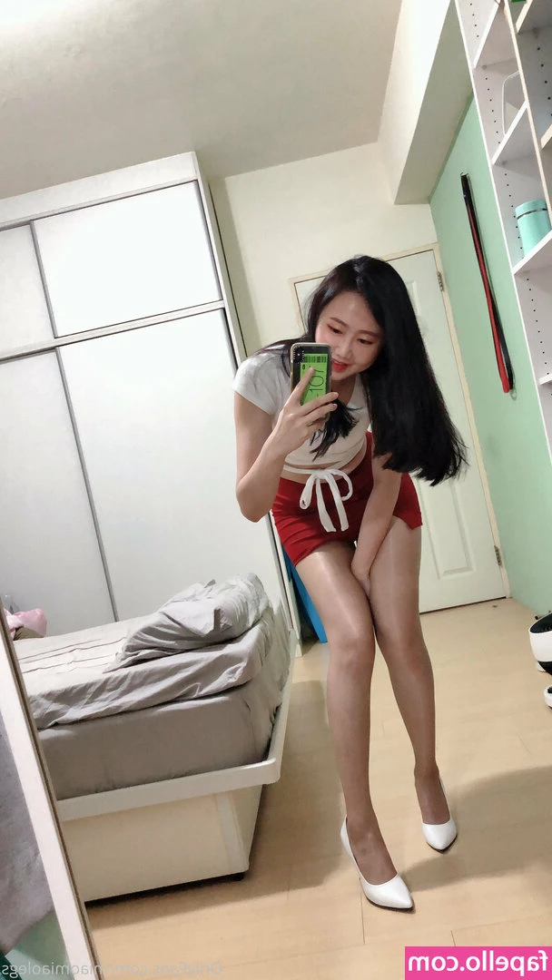 miaomiaolegs - I’m furious!!!!!!! Who ever is sharing my content I will find out