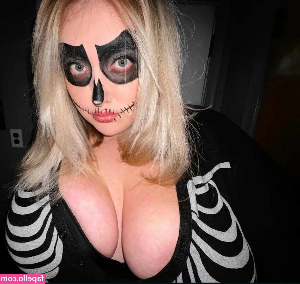eemily.444 [ eemily-444 ] - you voted and b/g content won 👅💦 heres a sexy gif from our
