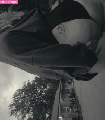 eemily.444 [ eemily-444 ] - You'd give mommy anything she wants, right? ❤