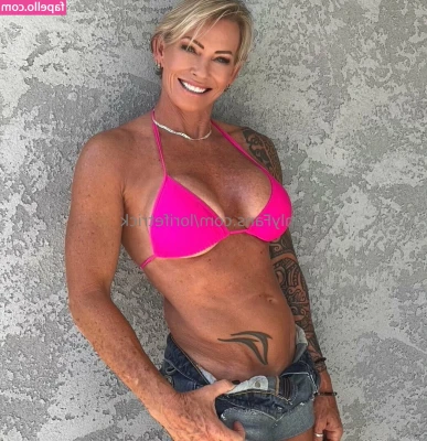 Lori Fetrick [ lori-fetrick-1 ] - Press 5 if I can ride ur dick .. there might be a perk involved 😜