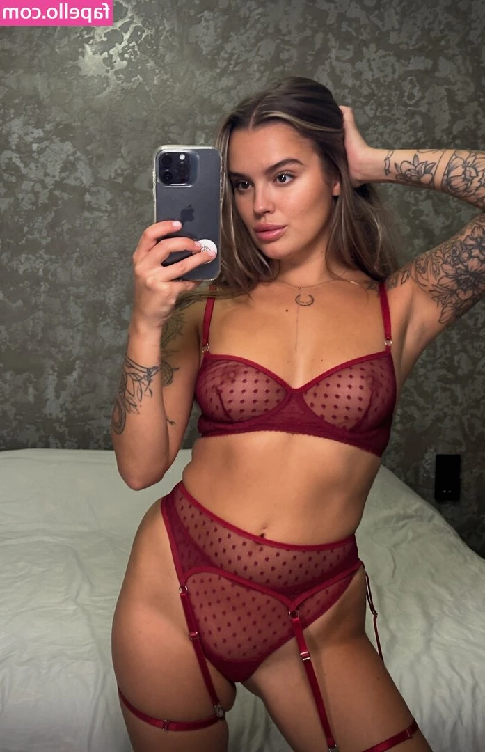 ivynova_xx [ ivynova-xx ] - Goodmorning freaks 😘 tip this post if you love my preggo belly