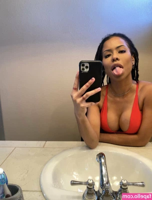 thekiranoir - I'm ready for you to lift my dress and put a smile on my face!