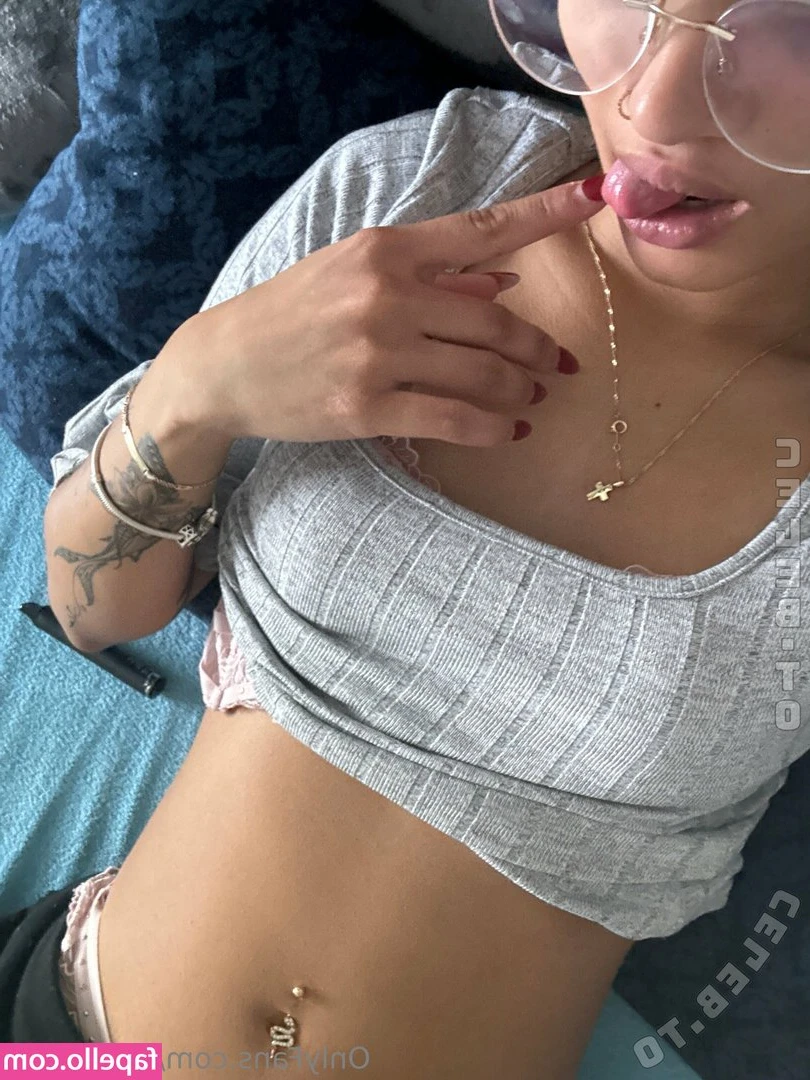 sarah_mai [ sarah-mai ] - Going to squirt into these panties ..