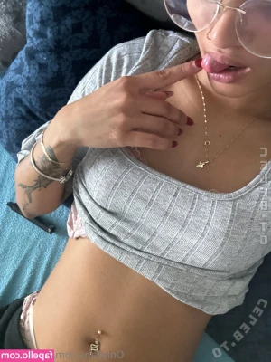 sarah_mai [ sarah-mai ] - Going to squirt into these panties ..
