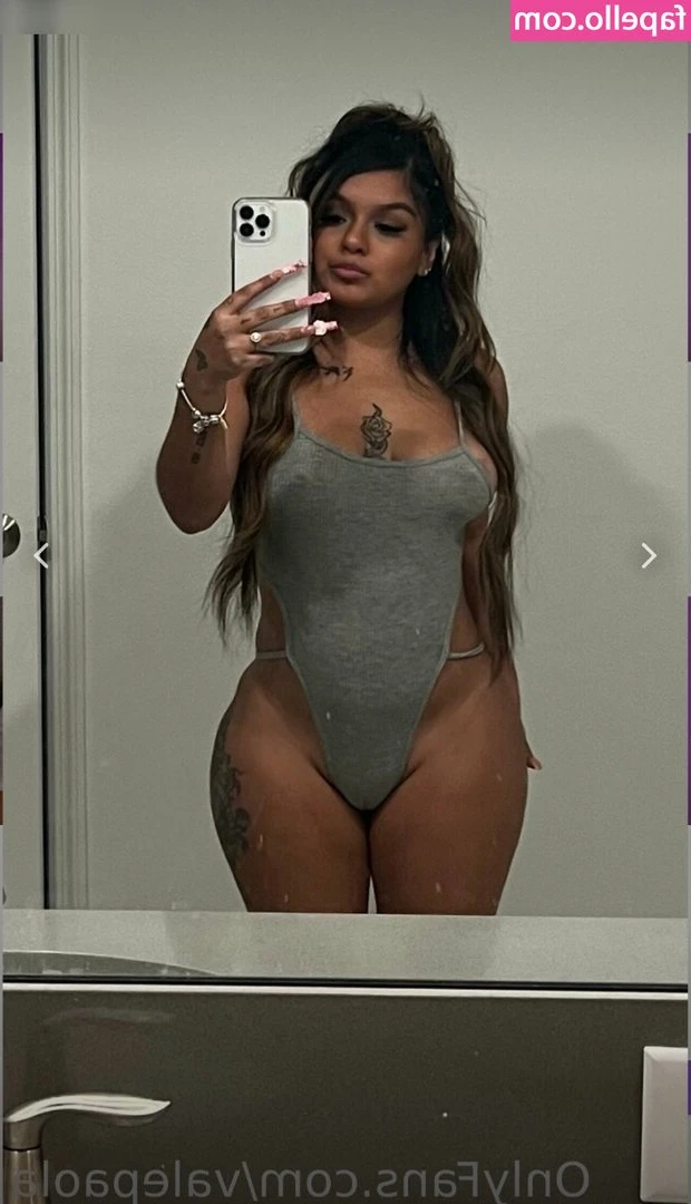 Valentina Paola [ valentina-paola-1 ] - shower strip tease from a custom sexting session 🥰💦