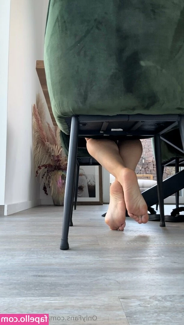 aprils.secrets [ aprils-secrets ] - you wanna cum rub my feet