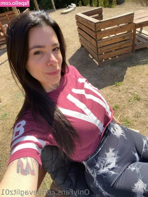 evainked - Who am I teasing and draining tonight? Feeling extra sexy and