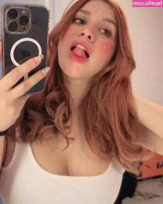 Alejandra Gamez [ alejandra-gamez ] - Peek a boob 😀
