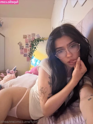 annaeris [ annaeris-2 ] - Gloomy day. Let’s stay in bed 😉