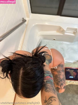 Taylor White [ taylor-white ] - Before work tease