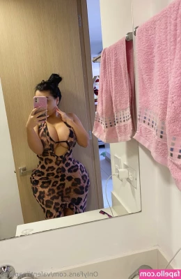 valentiinaperez - I couldn t help myself and just had to touch myself at work