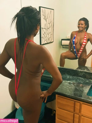 Anna Seattle [ anna-seattle ] - Swipe --> 😘
