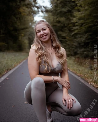Paulinekniess - Want to bend me over and stick your face in my slutty pussy? Or spank