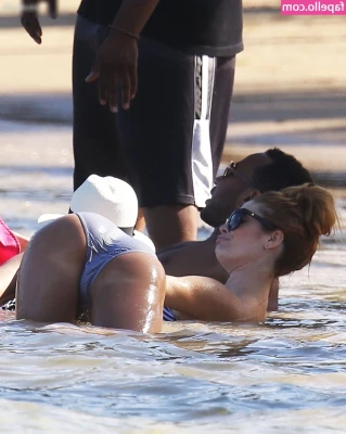 Jessica Alba [ jessica-alba ] - Hey Santa, this one’s for you.
