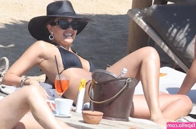 Jessica Alba [ jessica-alba ] - Me encanta jugar con mis tetas