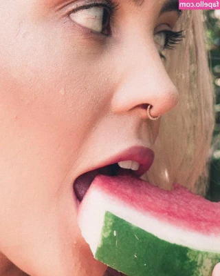 Dora Figueiredo [ dora-figueiredo ] - Mmmmm I’m so wet