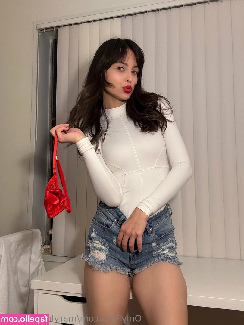 maryloveeeefree - Could be your dick instead of a banana