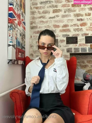 maryloveeeefree - Velma is much naughtier than she seems..!!!🤪 Would you like to see