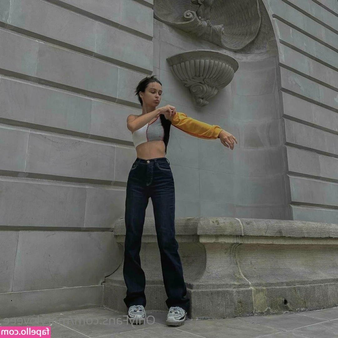 maryloveeeefree - I think something is very TIGHT  do you like it