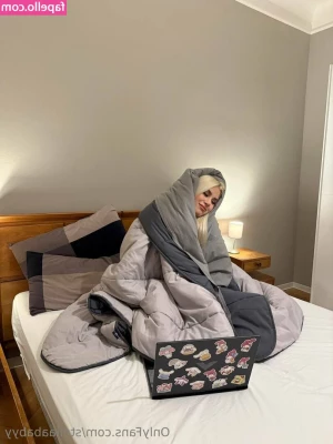 stellaababyy - How many fingers do you think I can fit in my pussy