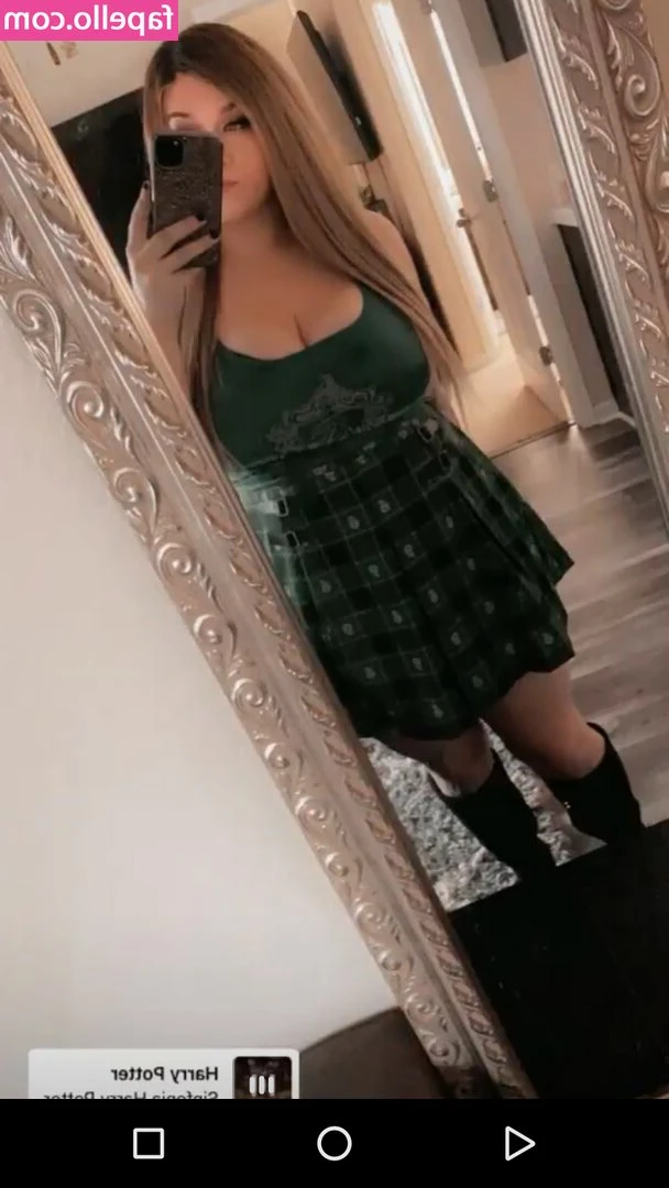 Mopar_Girl209 [ mopar-girl209 ] - 🍆 and 👣