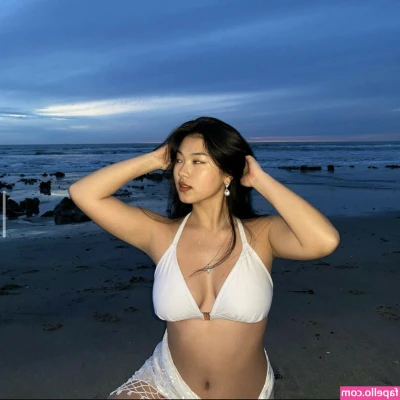 Kandyce - Buenas noches papis 👅😈 Les envié mi primer video squirt.