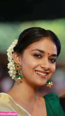 Keerthisuresh - Me last night getting ready for bed.... Good morning!!