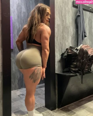 _meckelabrown_ifbbpro [ meckelabrown-ifbbpro ] - Hello from the local pool 😁 (swipe for titties)