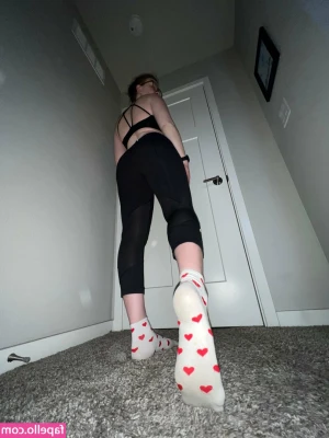 freckled_feet [ freckled-feet-1 ] - Pregnant content has officially began on my page!! 🥳