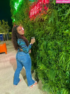 Arianna_odettee [ arianna-odettee ] - They're so heavy , can u hold them for me ? 🥵😇