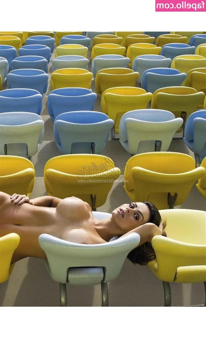 Tatiane Cravinho [ tatiane-cravinho ] - Come and tell me, do you like what you see?