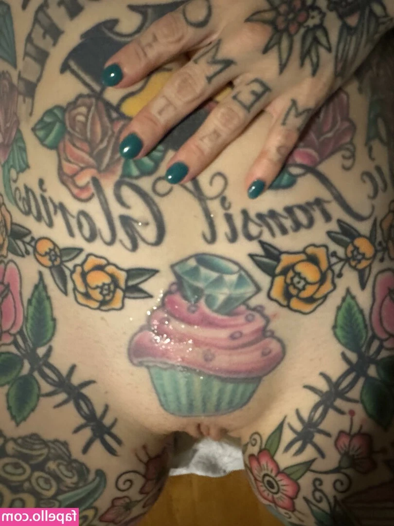 xtattooed_scorpiox [ xtattooed-scorpiox ] - Will you get me warm?🥵💦