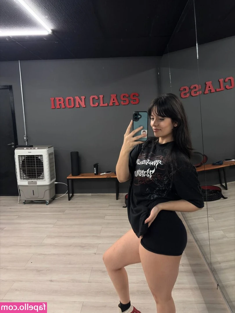 Maisa Silverio [ maisa-silverio ] - Wanna come get wet with me?!