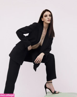 Iryna Lucci [ iryna-lucci ] - Who wants 2 see my 🐱 💦🫣
