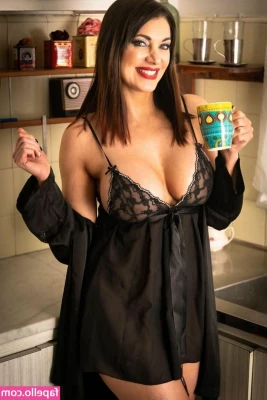 Valeria Degenaro [ valeria-degenaro ] - 𝐰𝐢𝐭𝐡 𝐬𝐭𝐨𝐜𝐤𝐢𝐧𝐠𝐬 𝐨𝐫