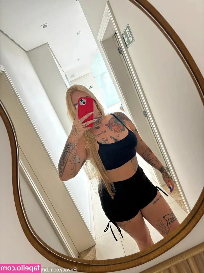 LoiraLuxx - Will you help me with my skincare routine? I need a facial every