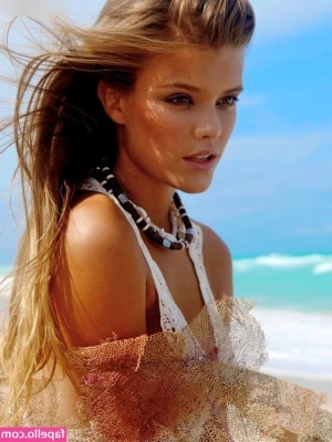 nina_agdal [ nina-agdal-1 ] - I thought I could work today but I can’t   I have horrible cramps. 