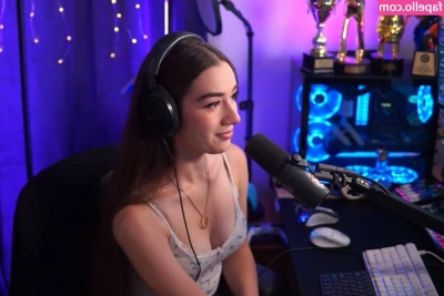 MissMikkaa - How Horny Do I Make You